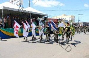 Desfile de 7 de Setembro reúne milhares de pessoas em Formosa-GO