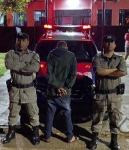 Após cometer estupro sob grave ameaça com uso de arma de fogo de fabricação caseira no Vila Verde em Formosa, adolescente é conduzido até a Delegacia de Polícia